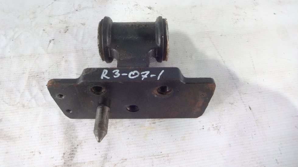 кронштейн стабилизатора кабины нижний б/у - 1